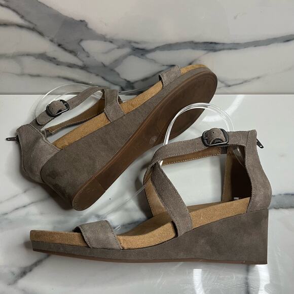 Lucky Brand | Women's Taupe Leather Neutral Strappy Wedge Kemadee Sandal Sz 9.5 - Picture 6 of 7
